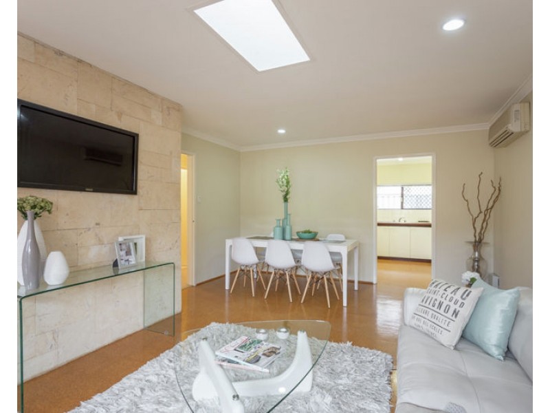 2/211 Labouchere Road, Como WA 6152