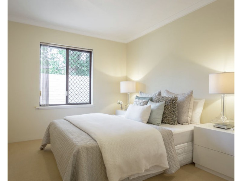 2/211 Labouchere Road, Como WA 6152