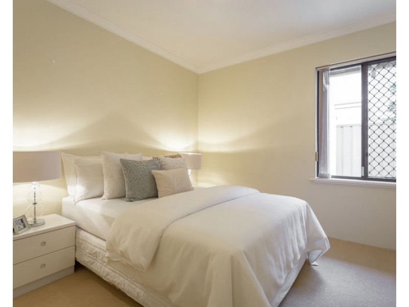 2/211 Labouchere Road, Como WA 6152