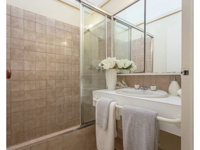 2/211 Labouchere Road, Como WA 6152