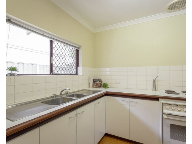 2/211 Labouchere Road, Como WA 6152