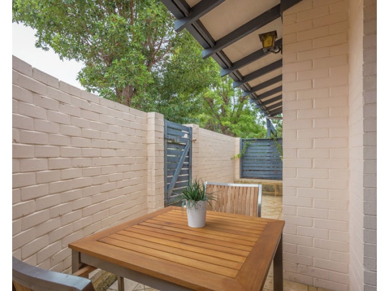 2/211 Labouchere Road, Como WA 6152