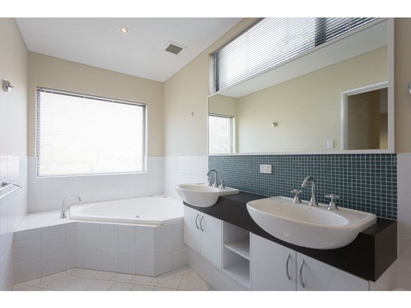 7/105 Melville Parade, Como WA 6152