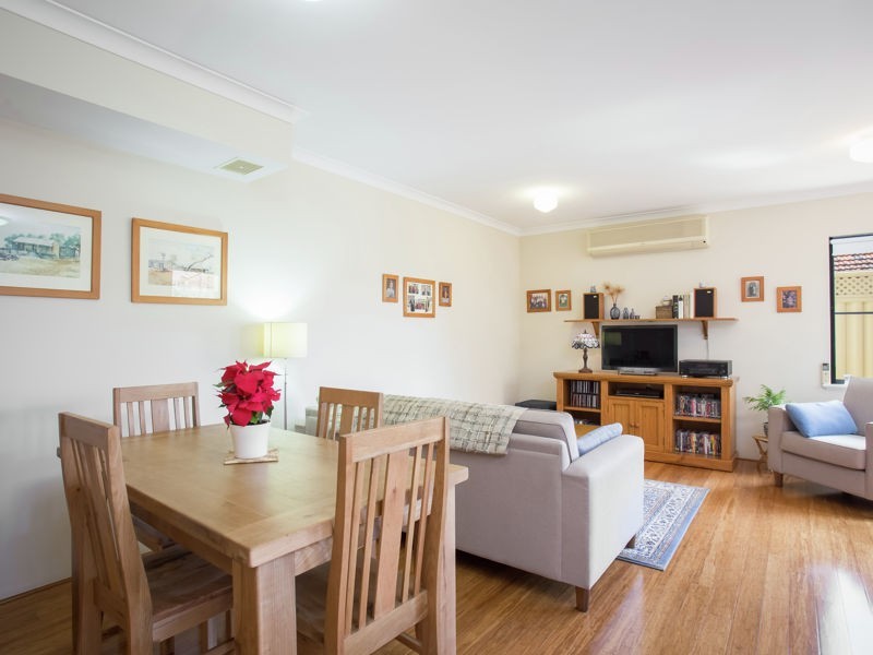 2/120 Robert Street, Como WA 6152