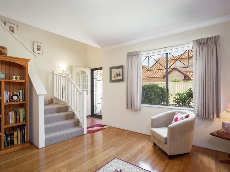 2/120 Robert Street, Como WA 6152