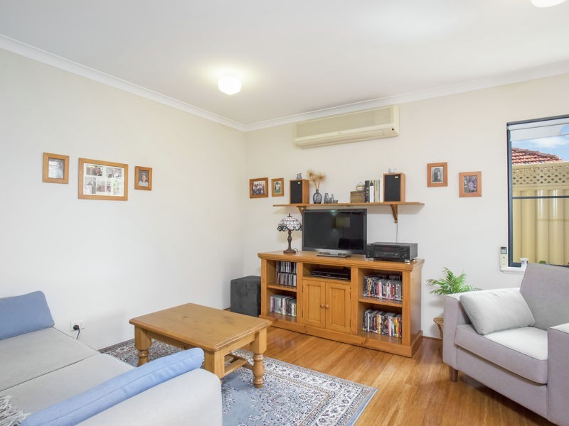 2/120 Robert Street, Como WA 6152