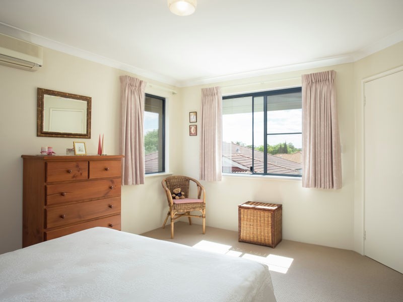 2/120 Robert Street, Como WA 6152