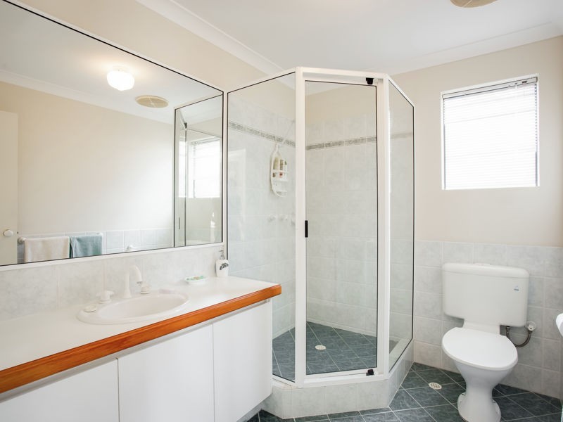 2/120 Robert Street, Como WA 6152