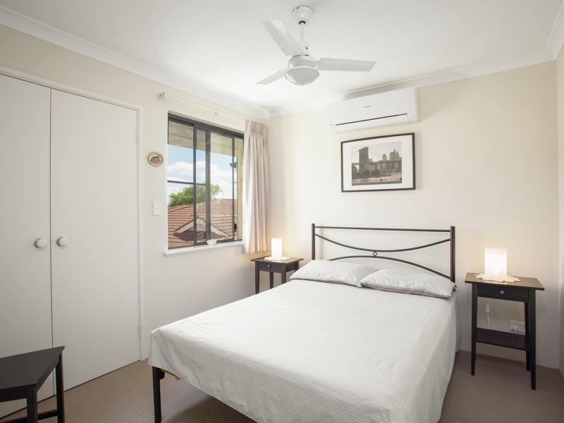 2/120 Robert Street, Como WA 6152