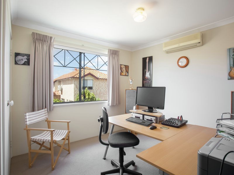 2/120 Robert Street, Como WA 6152