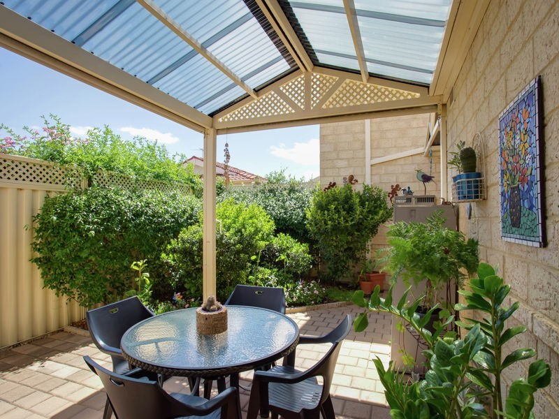 2/120 Robert Street, Como WA 6152