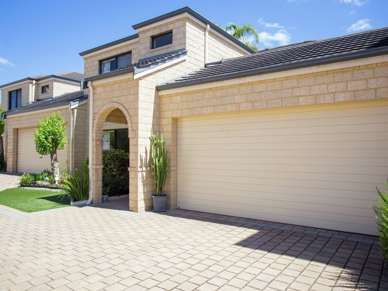 2/120 Robert Street, Como WA 6152