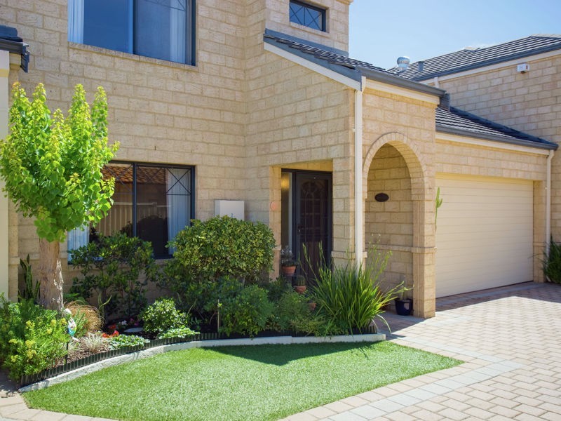 2/120 Robert Street, Como WA 6152