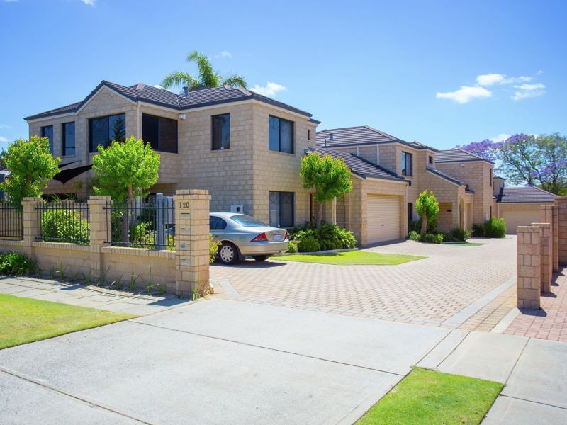 2/120 Robert Street, Como WA 6152