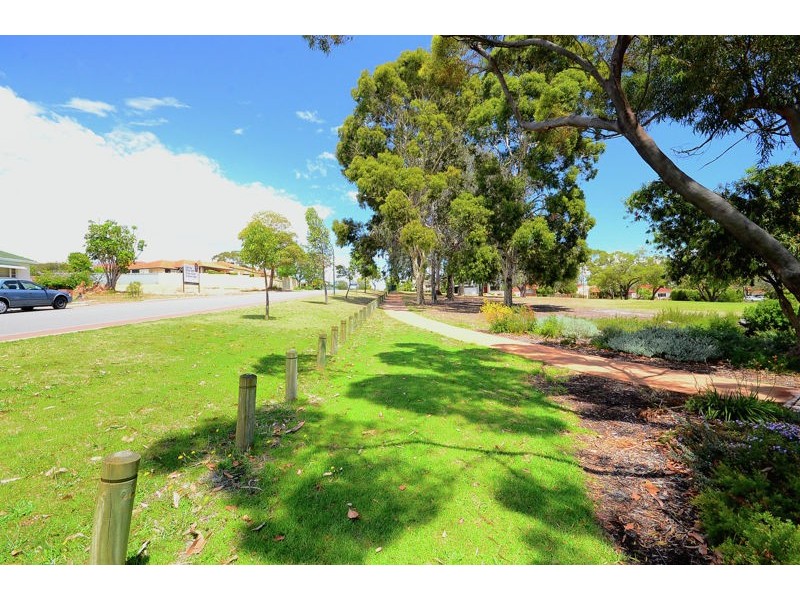 2/120 Robert Street, Como WA 6152