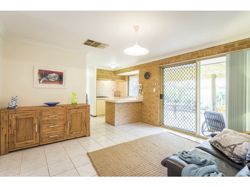 8A Letchworth Centre Avenue, Salter Point WA 6152