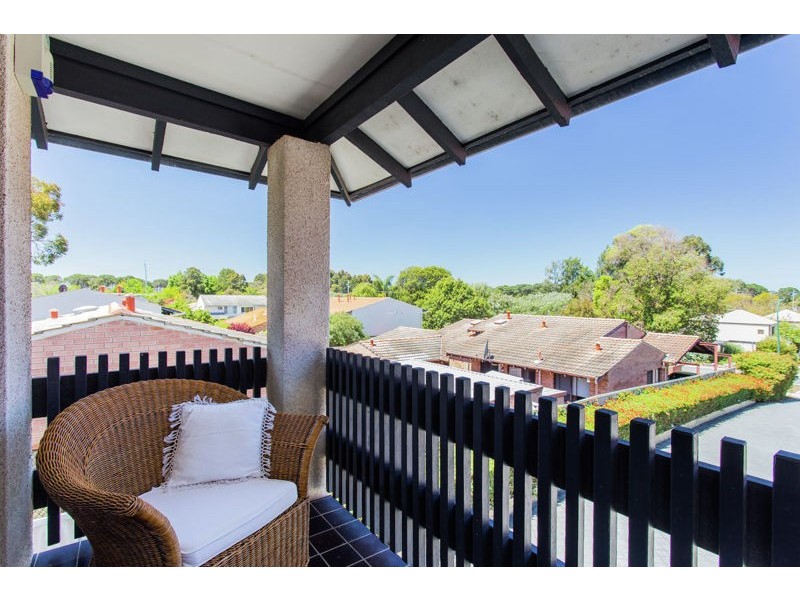 4/4 Lawrence Street, Como WA 6152