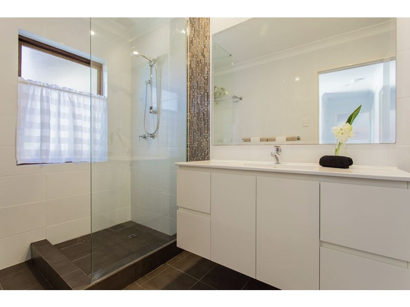 4/4 Lawrence Street, Como WA 6152