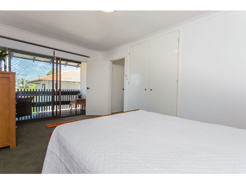 4/4 Lawrence Street, Como WA 6152