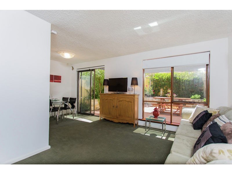 4/4 Lawrence Street, Como WA 6152