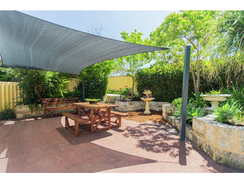 4/4 Lawrence Street, Como WA 6152