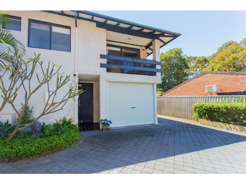 4/4 Lawrence Street, Como WA 6152