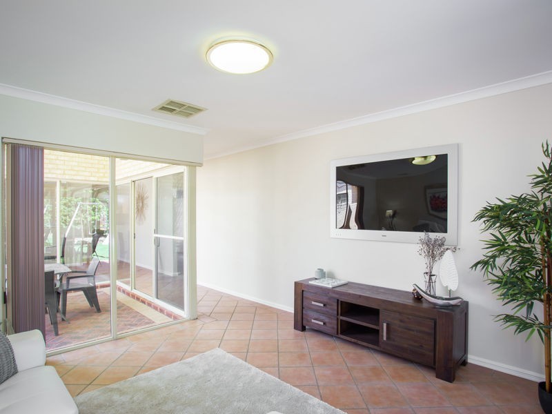 8A Pepler Avenue, Salter Point WA 6152