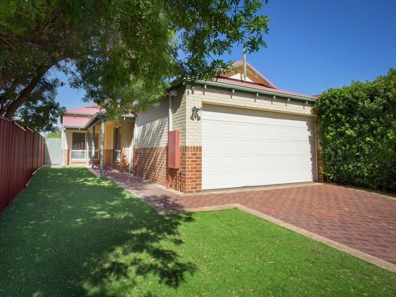 8A Pepler Avenue, Salter Point WA 6152