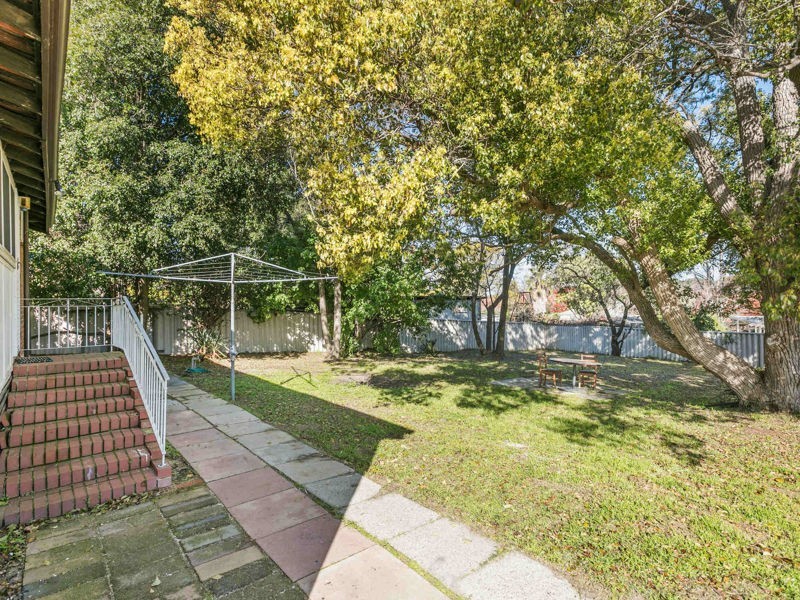 5 Monash Avenue, Como WA 6152