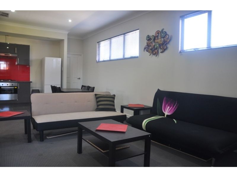 2/108 Lockhart Street, Como WA 6152