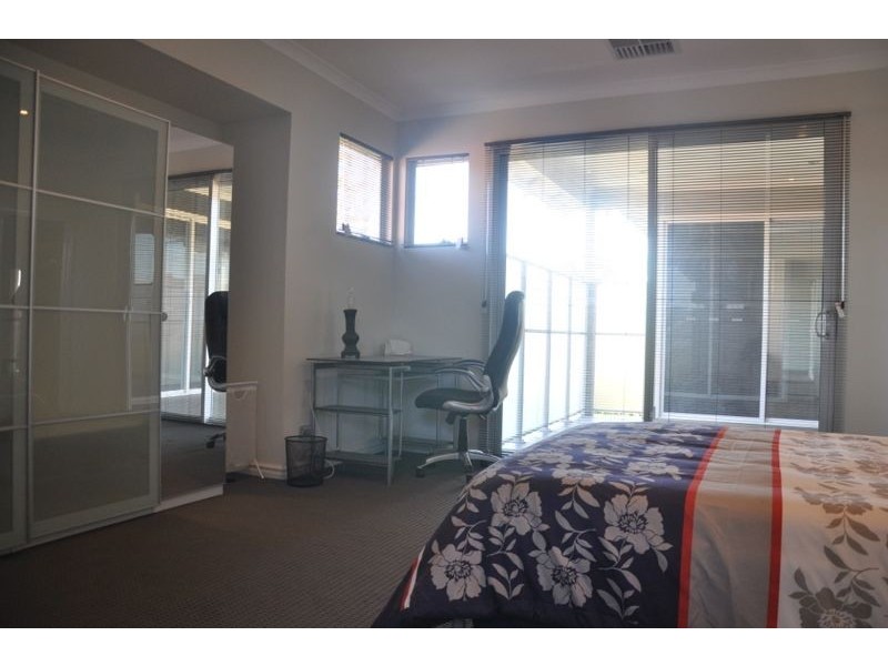 2/108 Lockhart Street, Como WA 6152