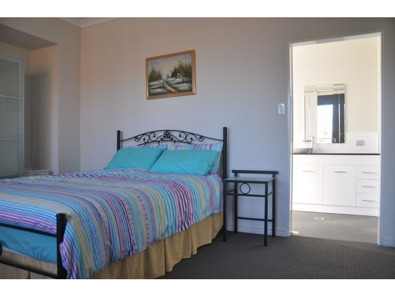 2/108 Lockhart Street, Como WA 6152