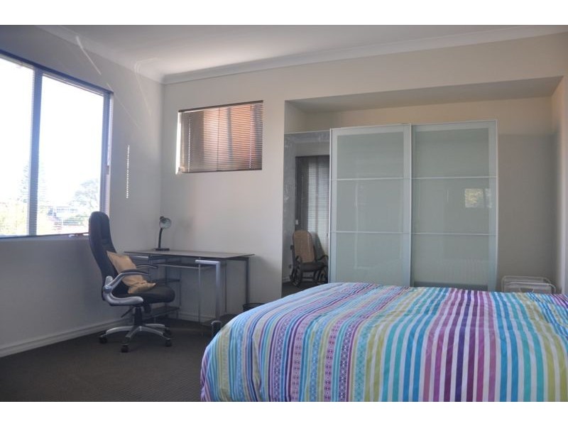 2/108 Lockhart Street, Como WA 6152