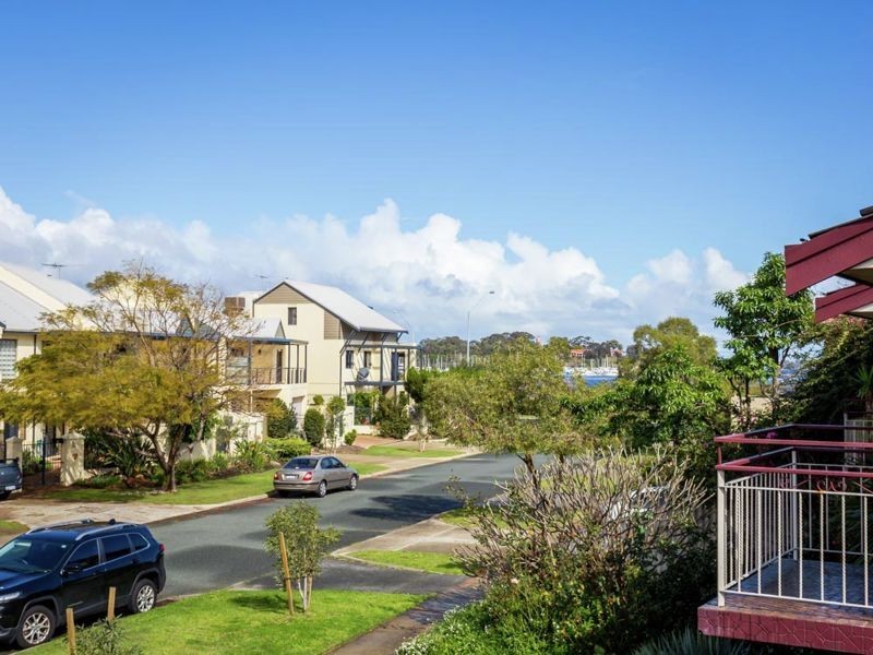 3/4 Saunders Street, Como WA 6152