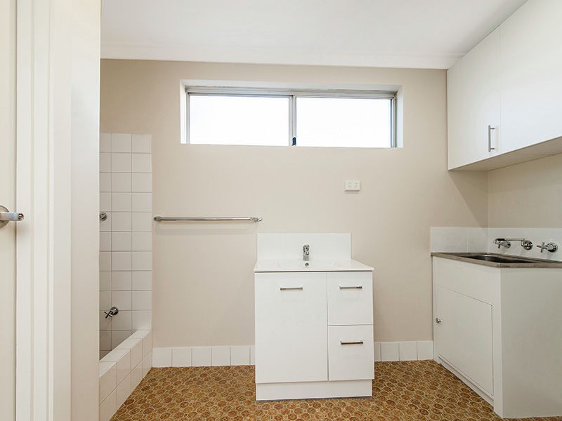 17/1 Clydesdale Street, Como WA 6152