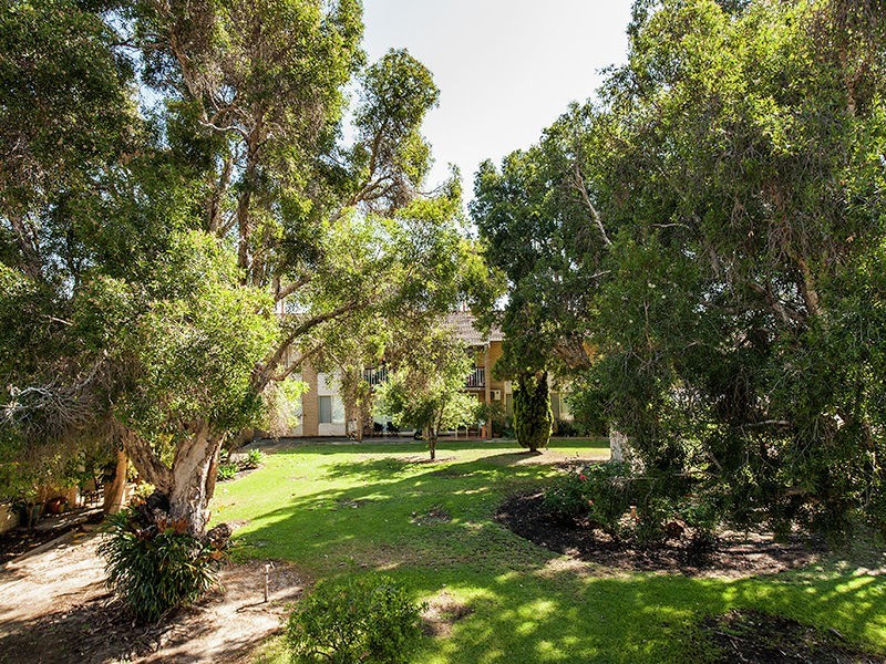 17/1 Clydesdale Street, Como WA 6152