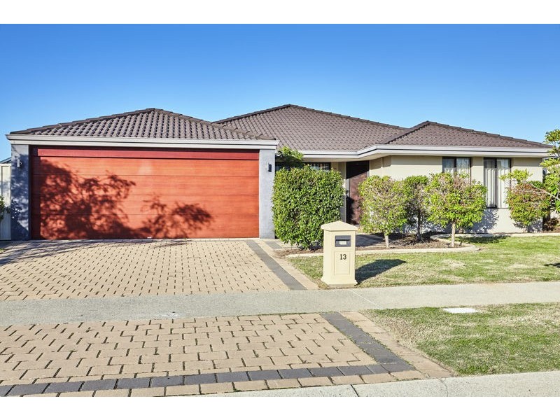 13 Murrumbidgee Drive, Hammond Park WA 6164