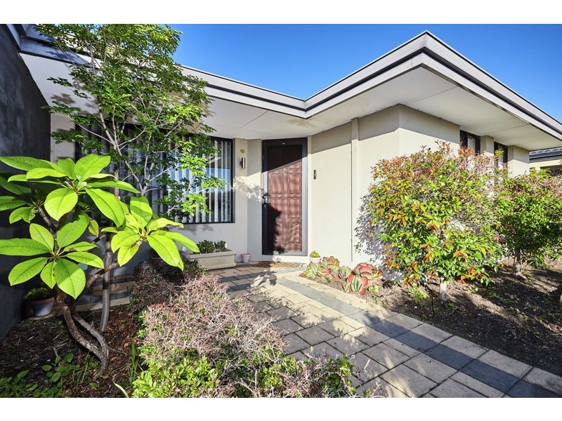 13 Murrumbidgee Drive, Hammond Park WA 6164