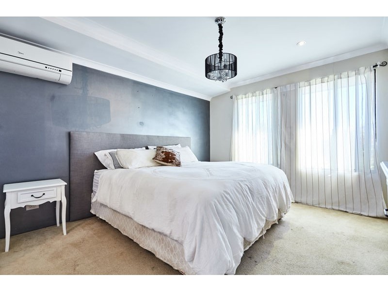 13 Murrumbidgee Drive, Hammond Park WA 6164