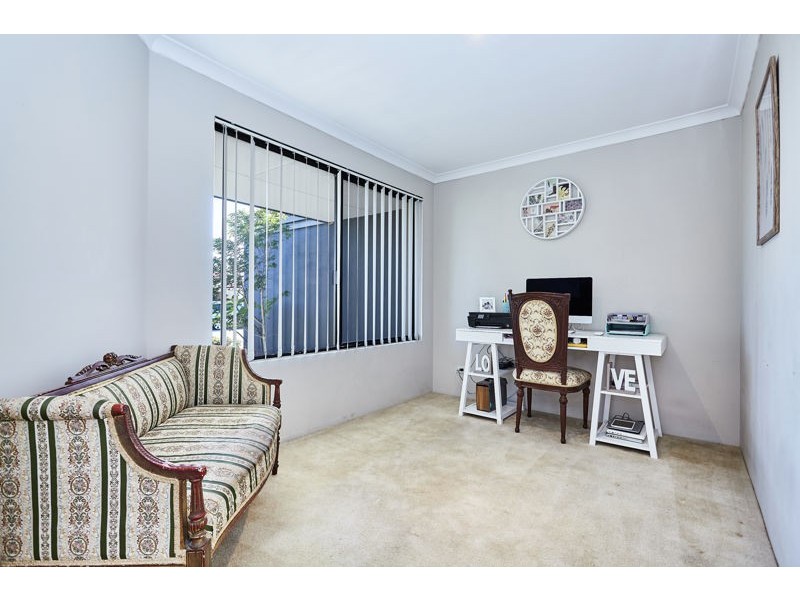13 Murrumbidgee Drive, Hammond Park WA 6164