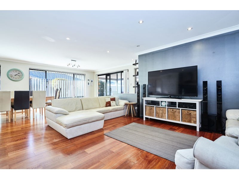 13 Murrumbidgee Drive, Hammond Park WA 6164