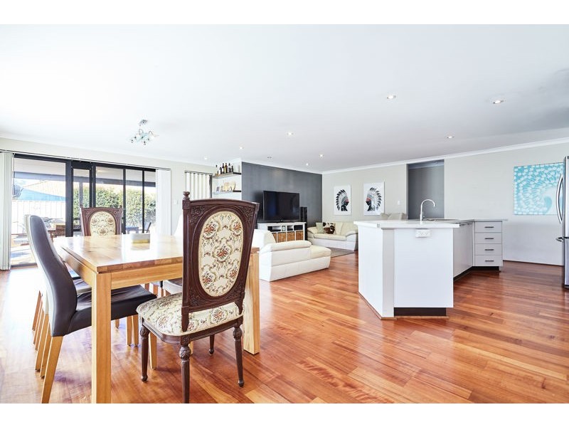 13 Murrumbidgee Drive, Hammond Park WA 6164