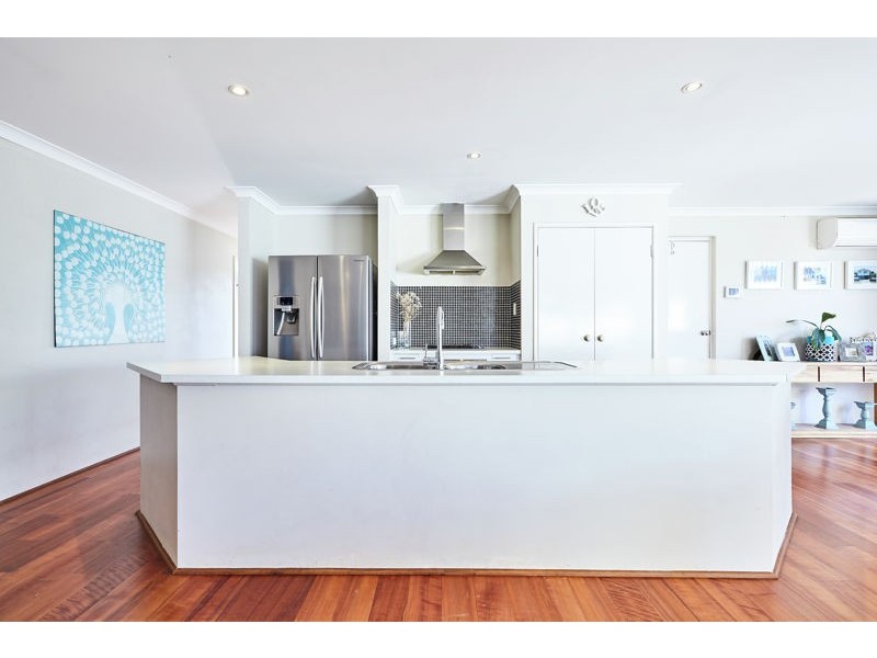 13 Murrumbidgee Drive, Hammond Park WA 6164