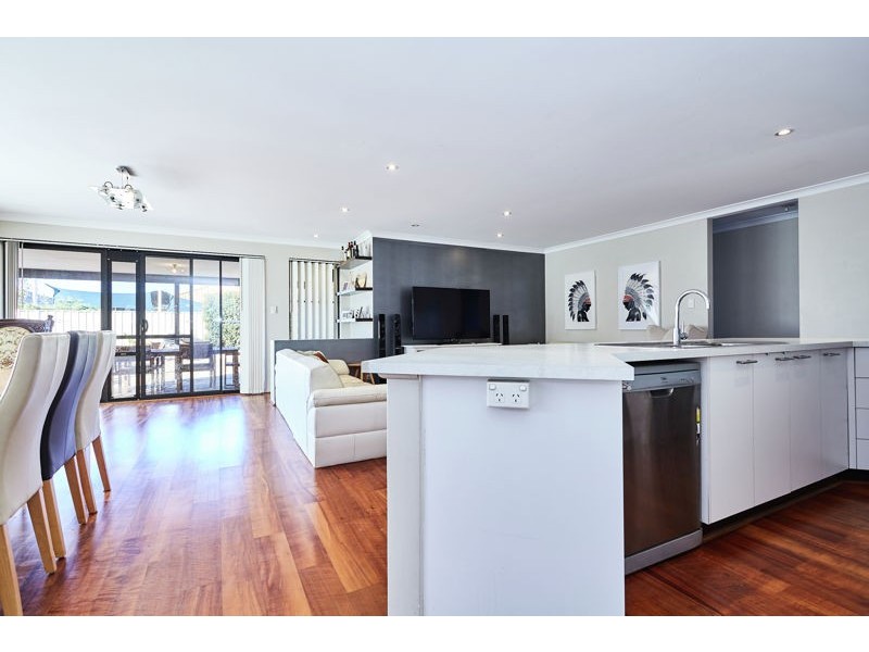 13 Murrumbidgee Drive, Hammond Park WA 6164