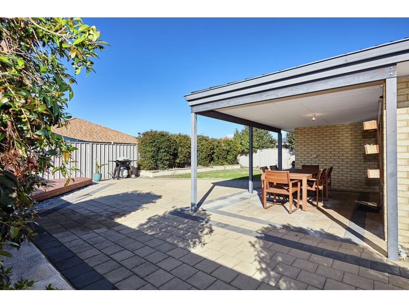 13 Murrumbidgee Drive, Hammond Park WA 6164