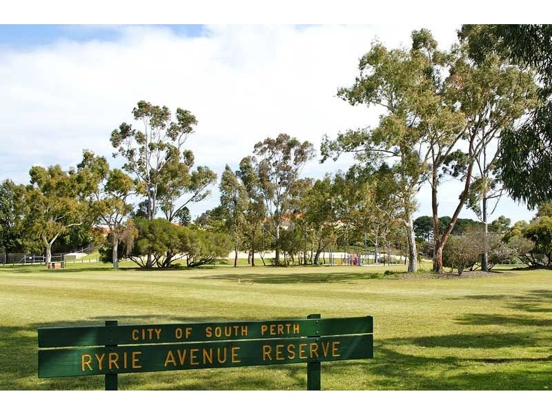 90B Hobbs Avenue, Como WA 6152