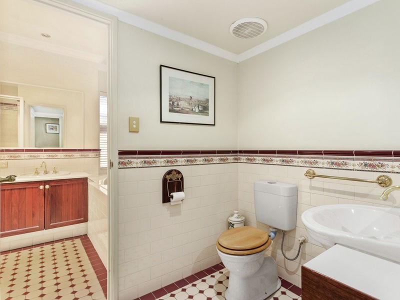 18 Broad Street, Kensington WA 6151