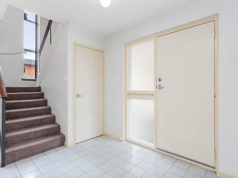 5/27 Melinga Court, Karawara WA 6152