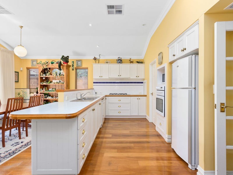 18 Broad Street, Kensington WA 6151