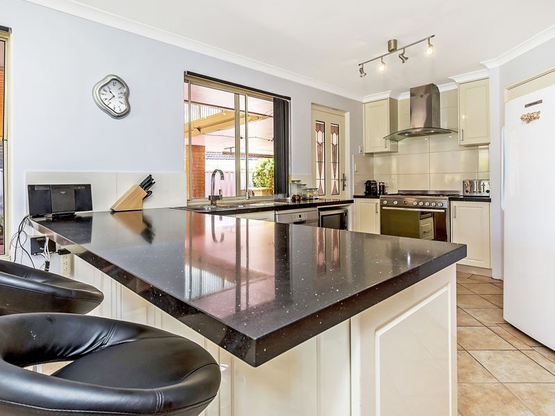 41 Markham Way, Swan View WA 6056